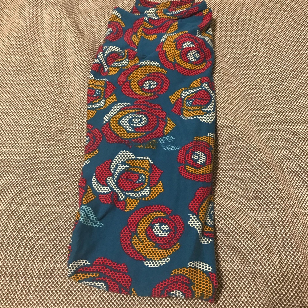 Lularoe pixelated rose leggings